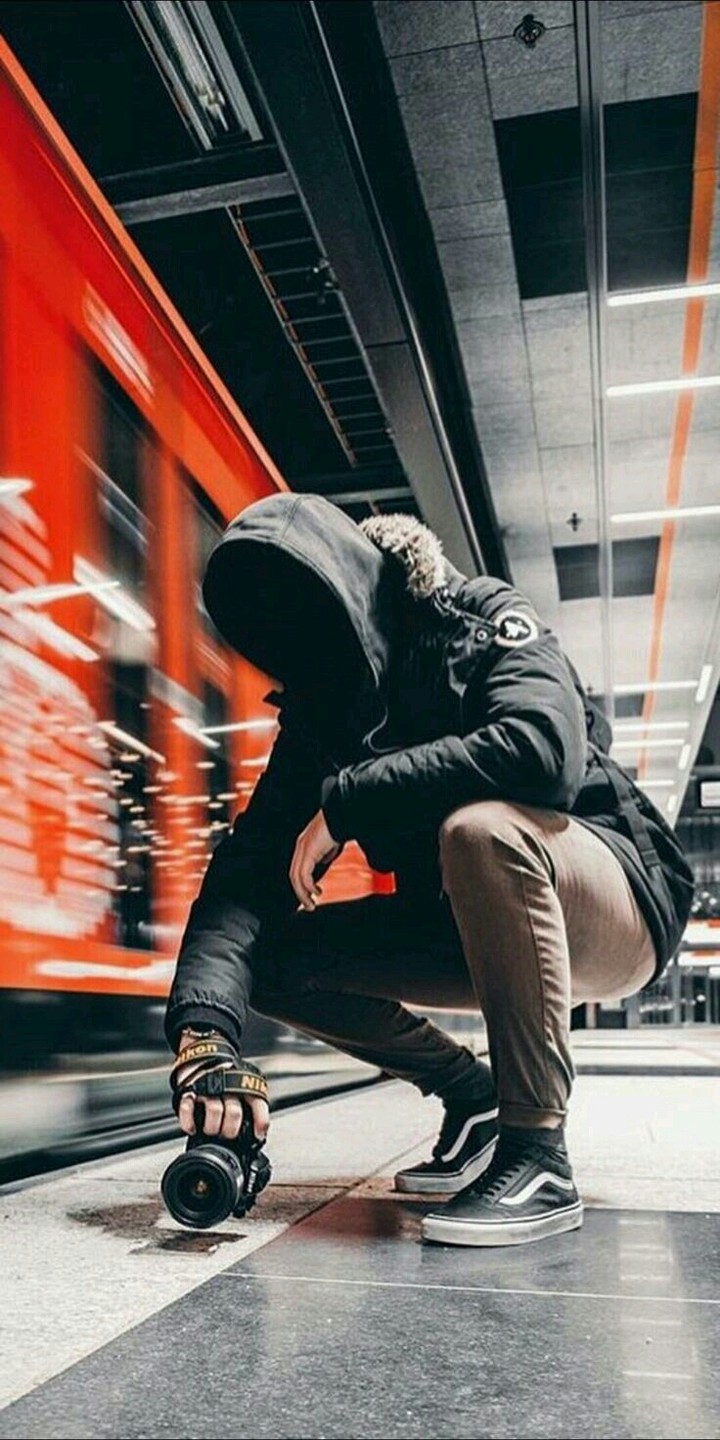 √