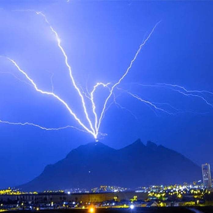 rayos sobre la sierra madre oriental! Cerro de la silla, MTY