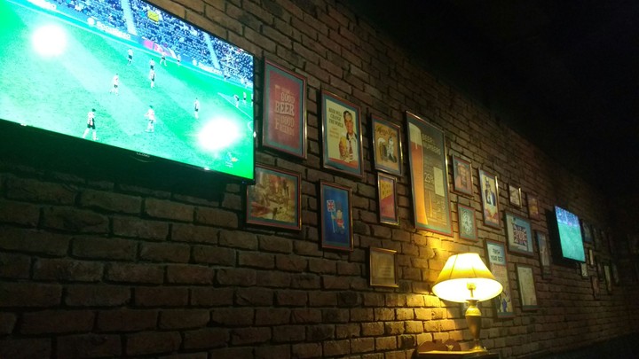 British themed wall