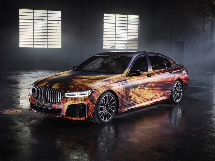 BMW 745e xDrive M Sport Art Car