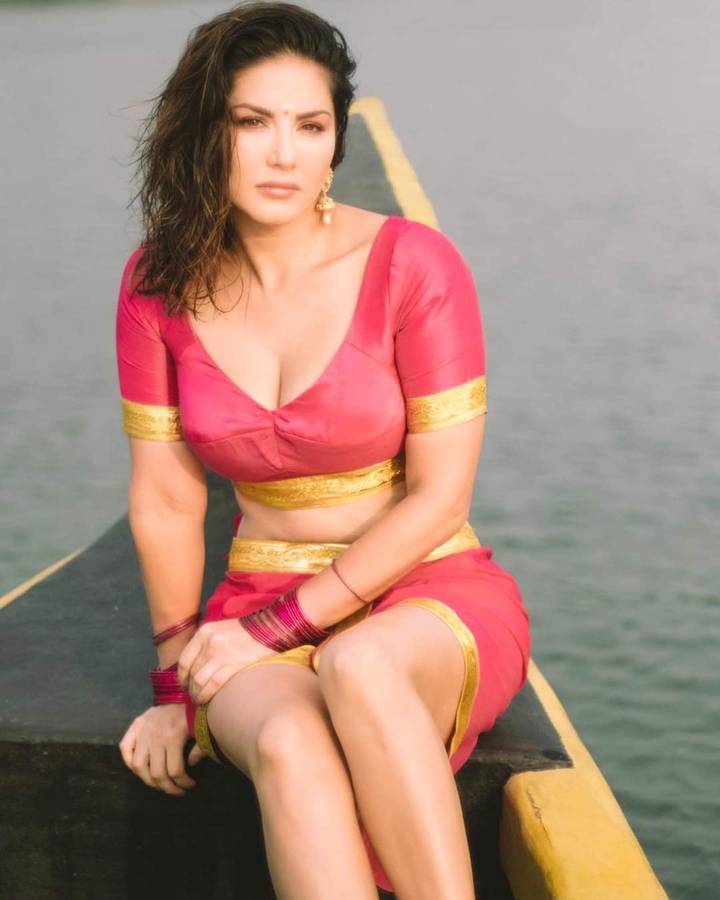 Sexy Sunny Leone