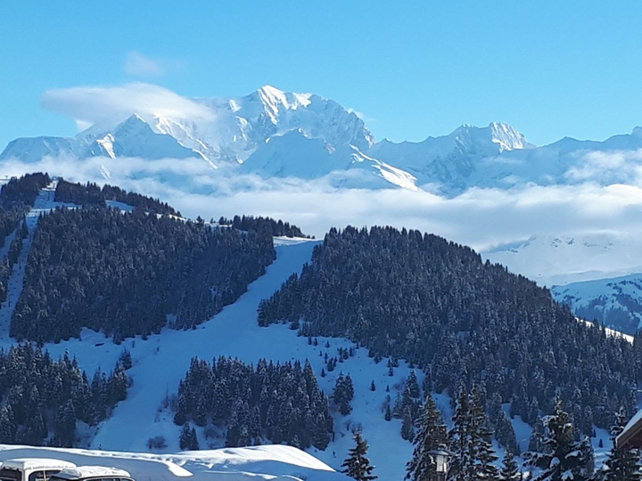 white mount in the cloud