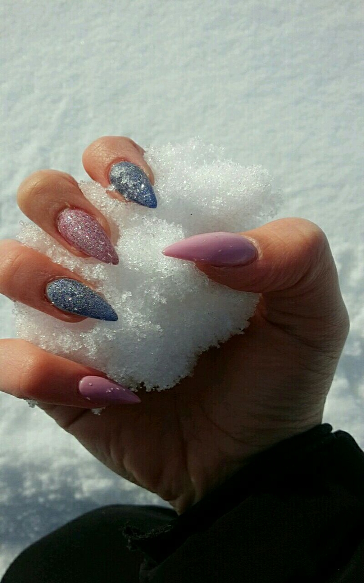 snowy nails