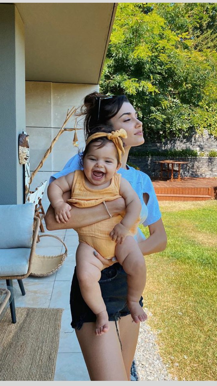 Hande with her niece