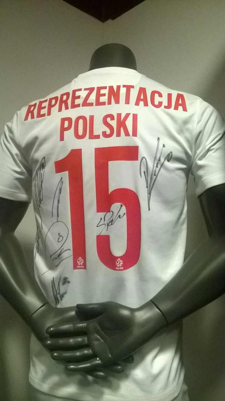 Koszulka z podpisami piłkarzy
