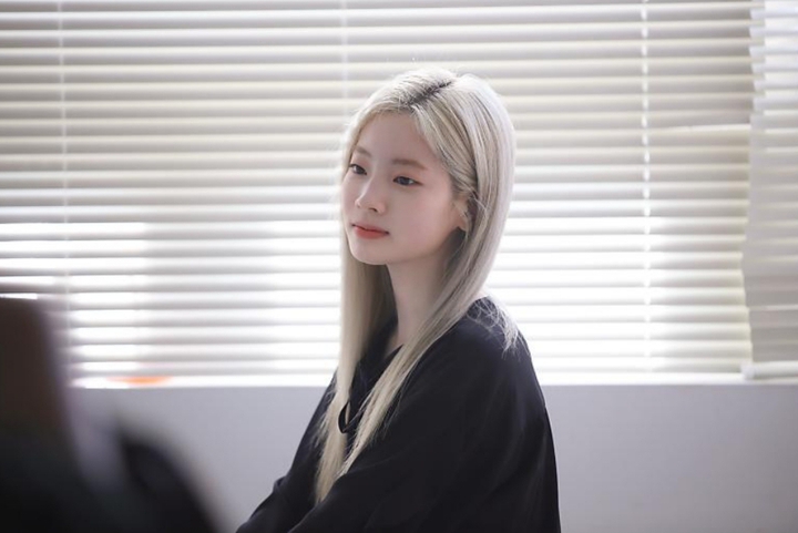 TWICE Dahyeon pictorial site