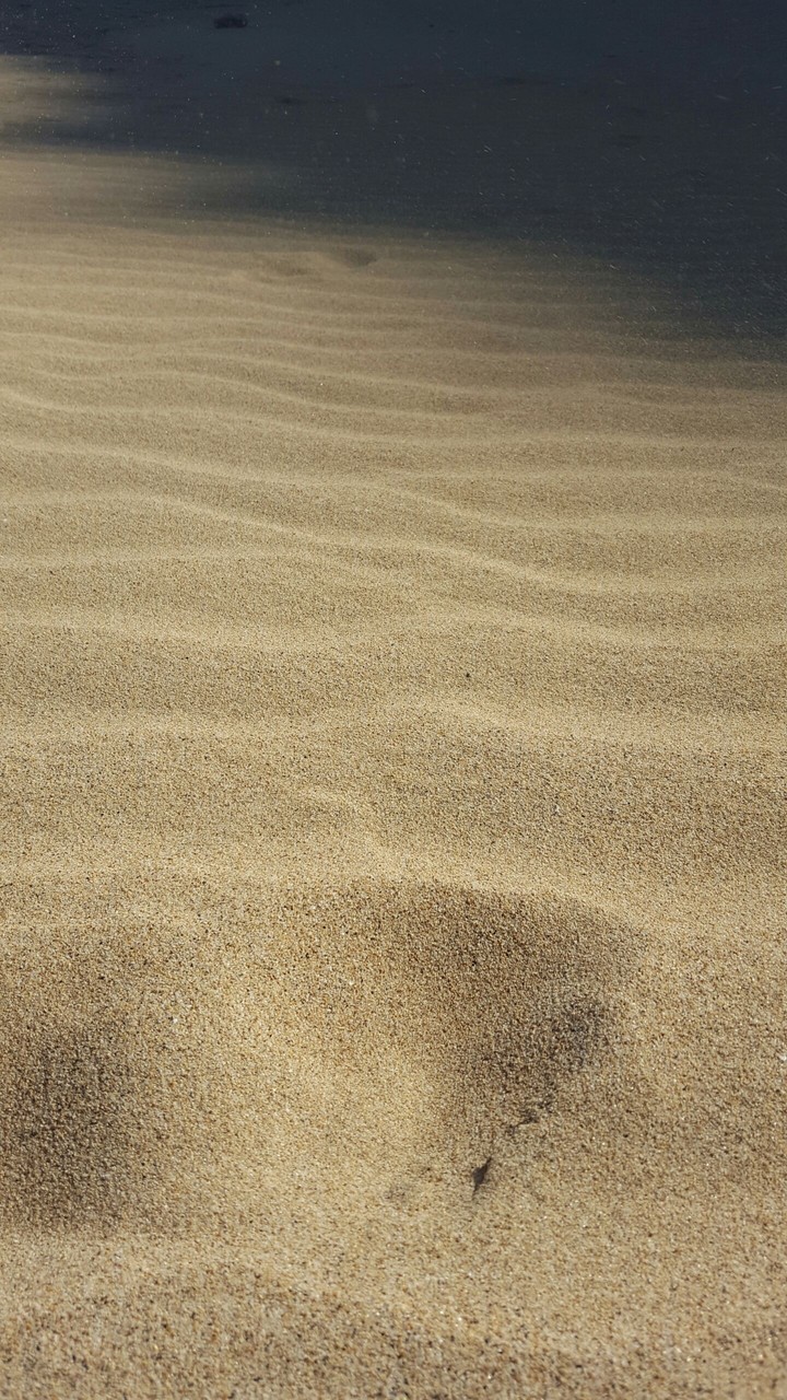 Waves on desert