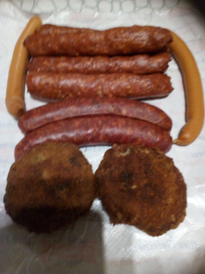 Verschidene Wurste Knaker  Stiefte.Klopse und Winer..