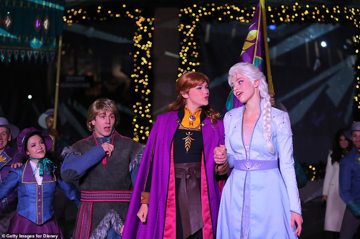 ANNA and ELSA SING