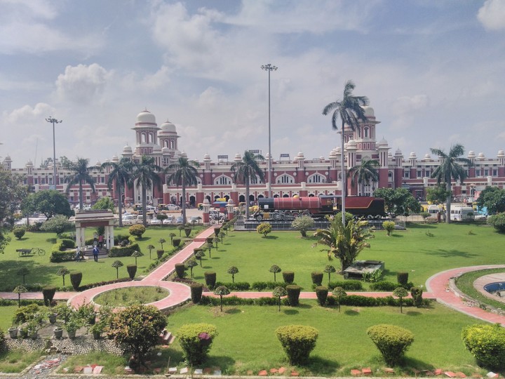 Lucknow Charbagh railway station