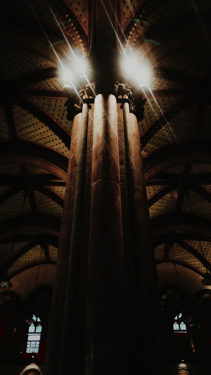 pillars fly up