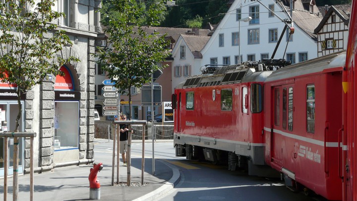 Arosa Express fährt durch Chur