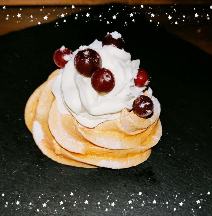 Meringue cake