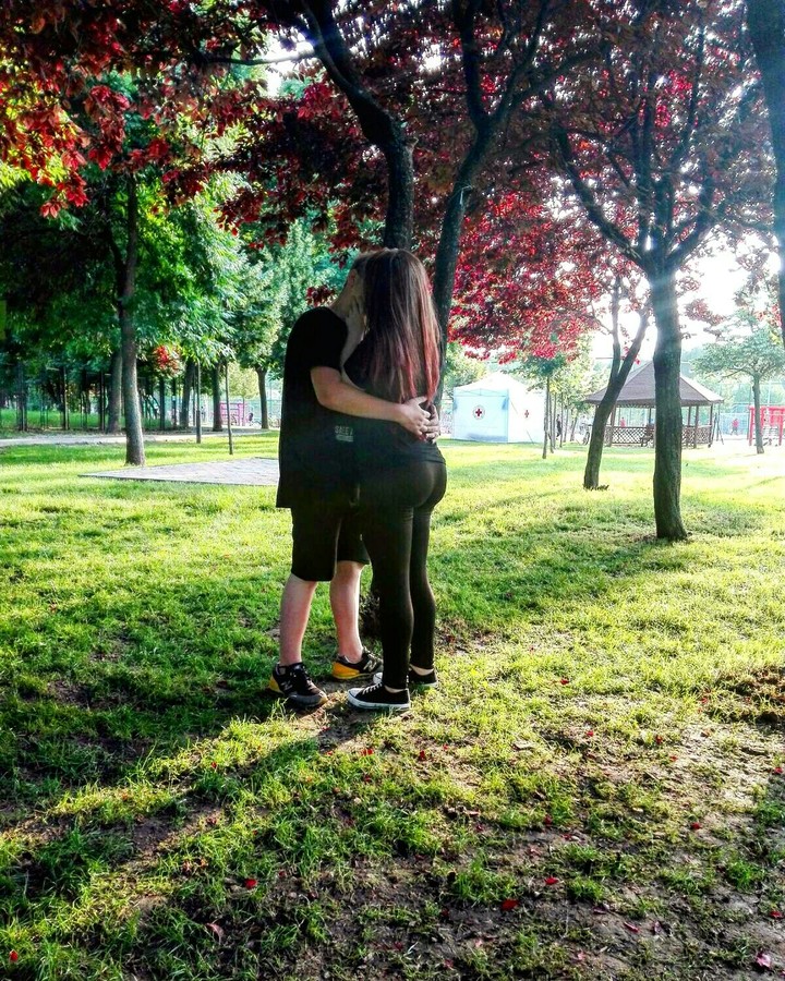 kiss couple