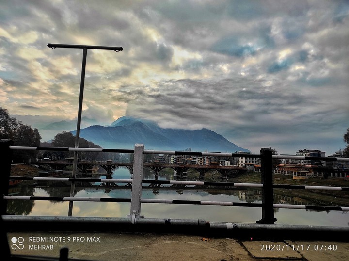 When the horizon meets Mountains