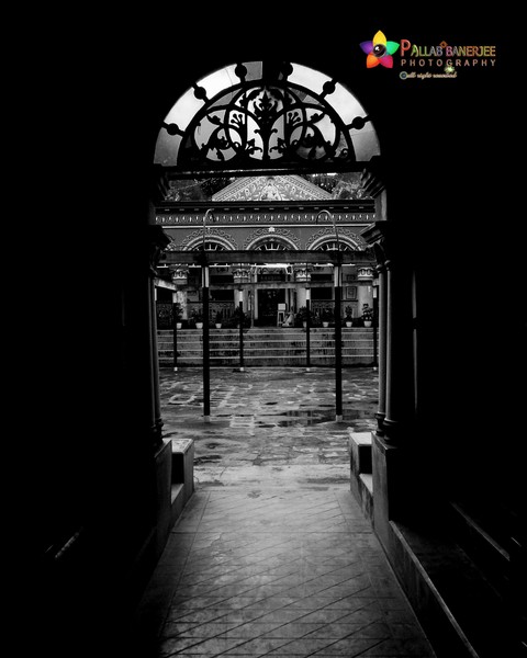Black & White Issue
