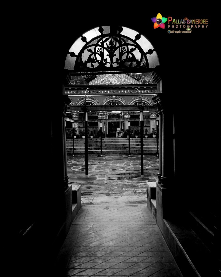 Black & White Issue