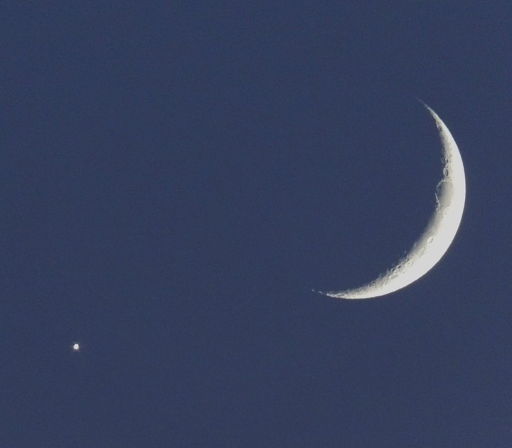 Conjunction of Venus and waxing crescent moon