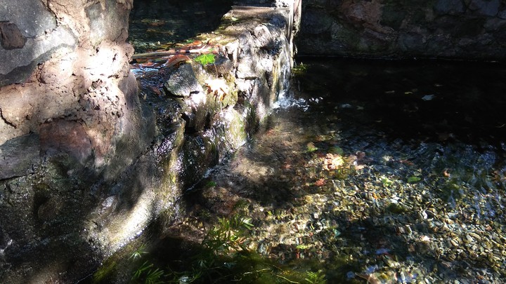 вода