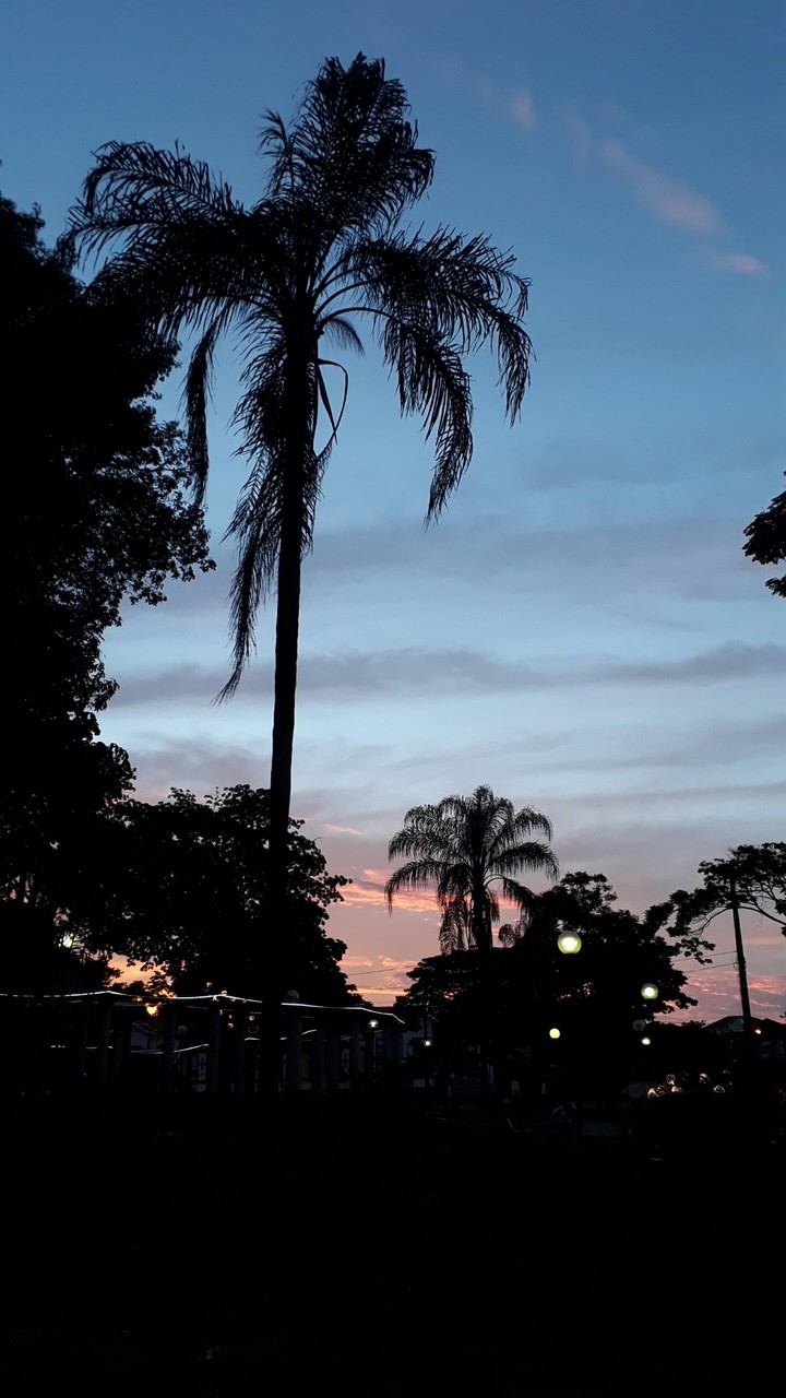 Por do sol na praça
