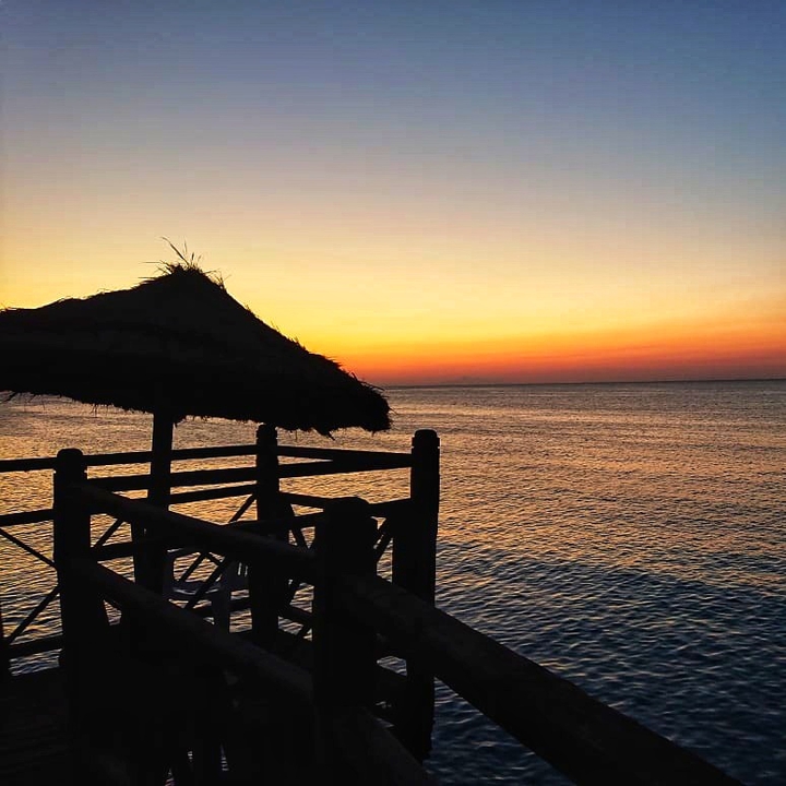 море