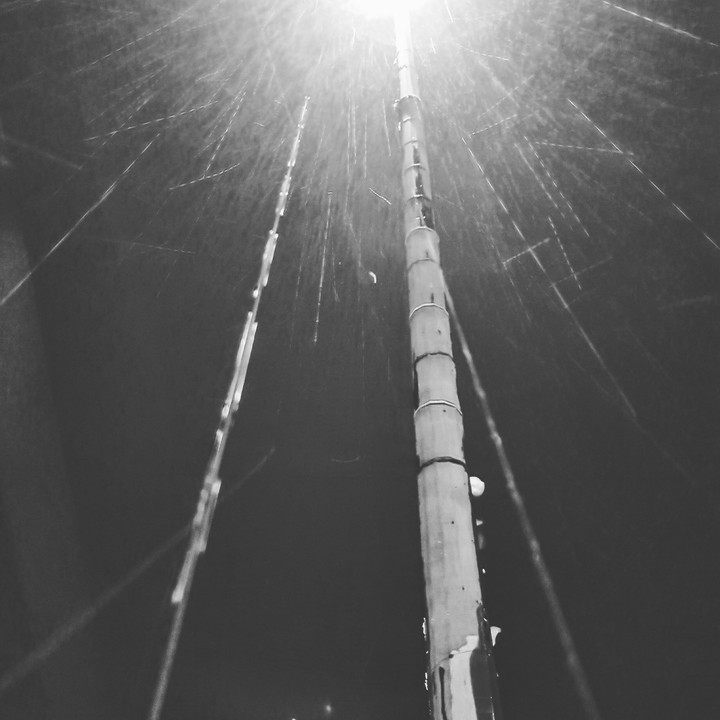 Raindrops under the street lights!