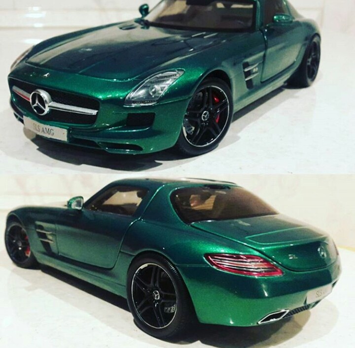 Mercedes Benz SLS