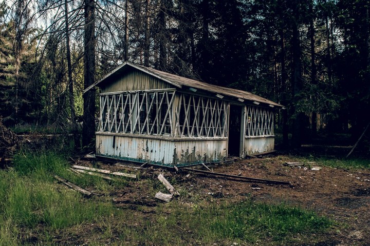 Заброшенная беседка