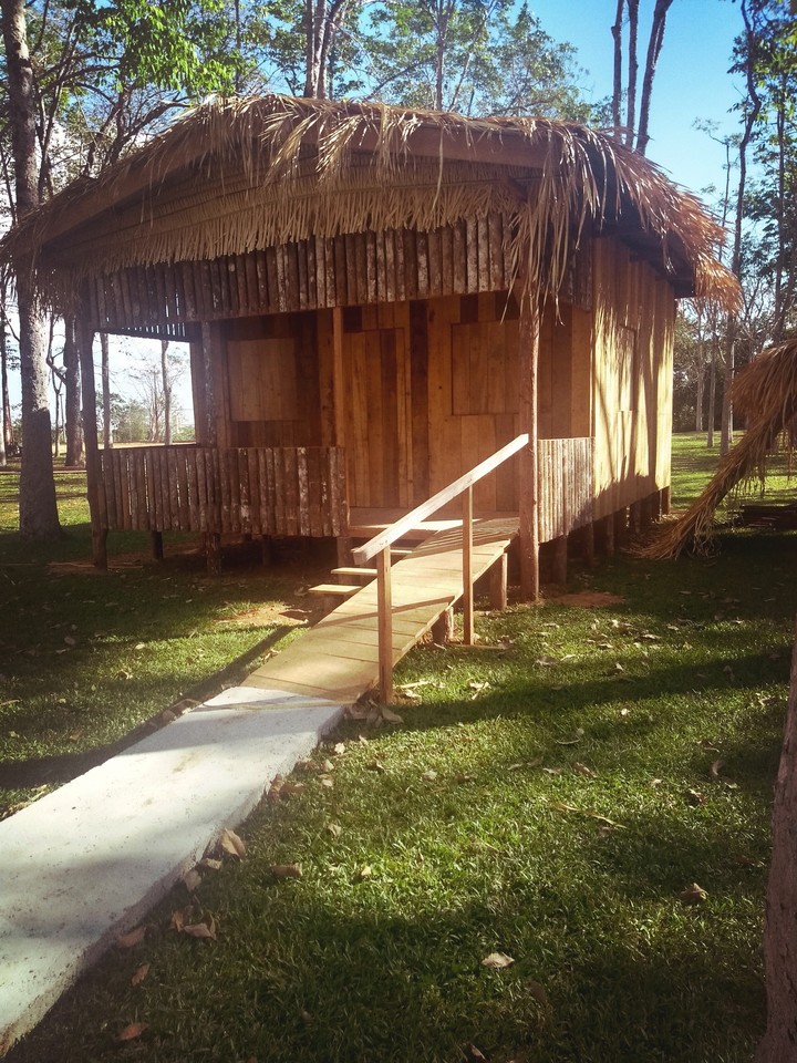uma casa no parque.