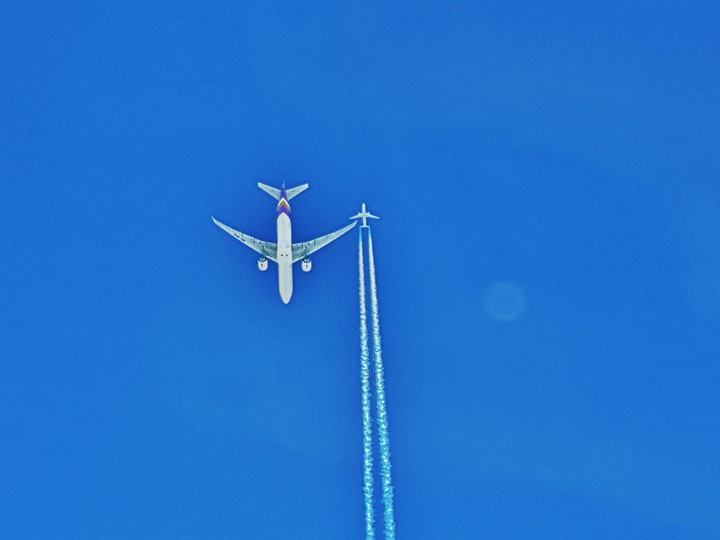 plane crossing