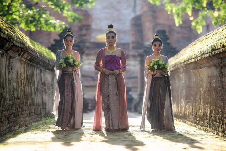 Thai girl in Thai traditional costume