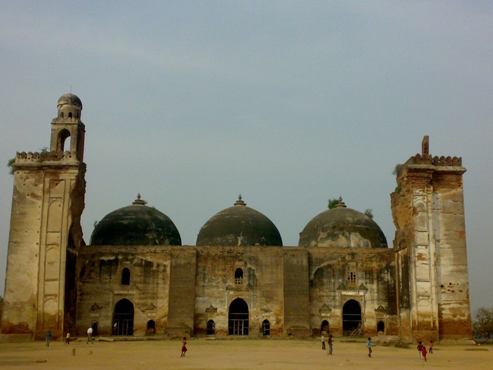 Khan masjid