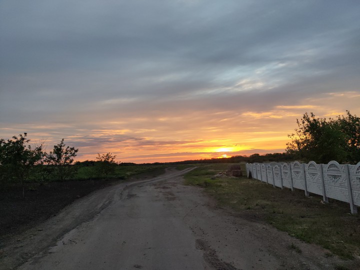 Деревня на закате