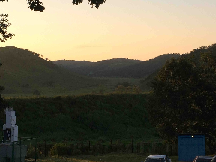 Mountains in the rays of sunset plemennogo