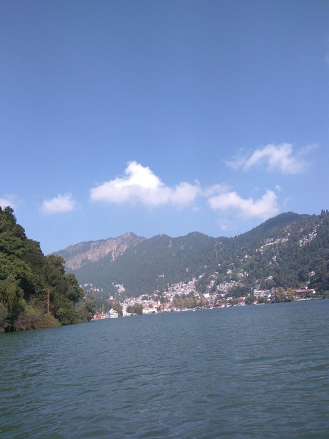 ταπετσαρίες reservoir, river