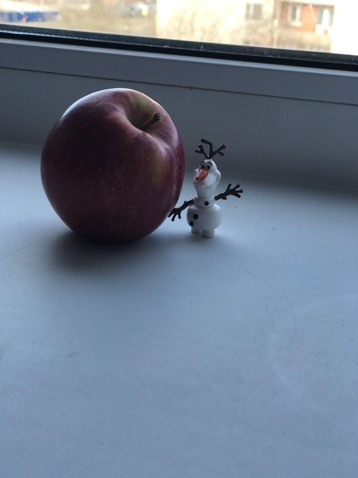 Olaf & apple