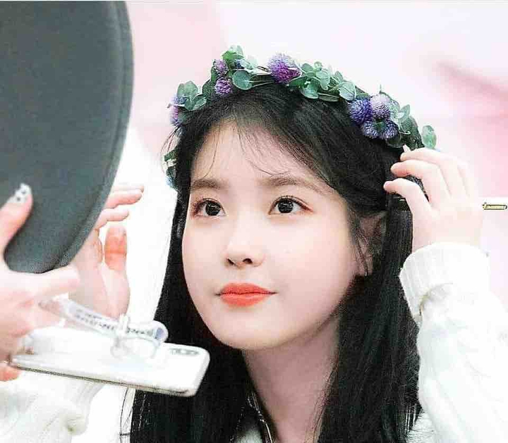 IU