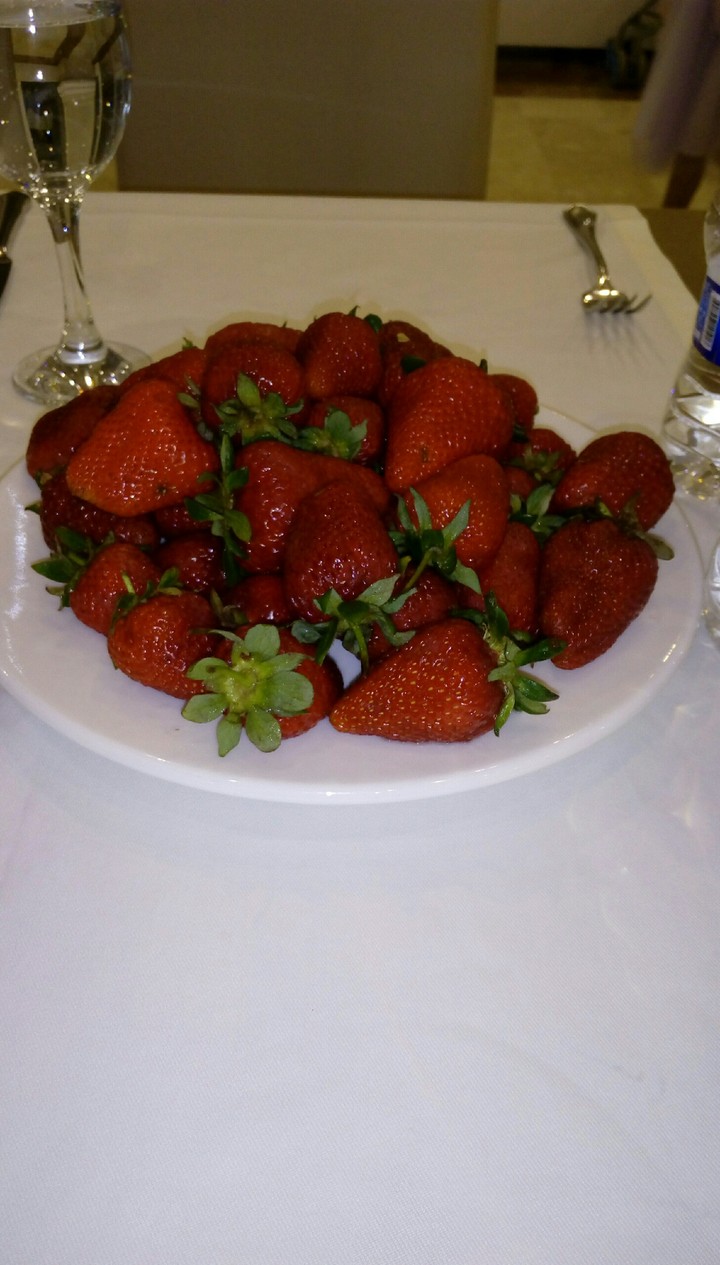Alva Donna kemer strawberries