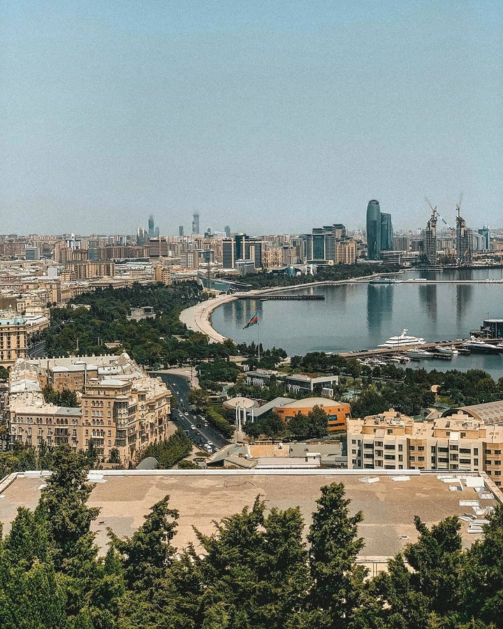 Bakı, Baku, Баку, Бакы.