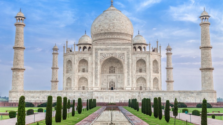 Taj Mahal in Agra (Centre view)