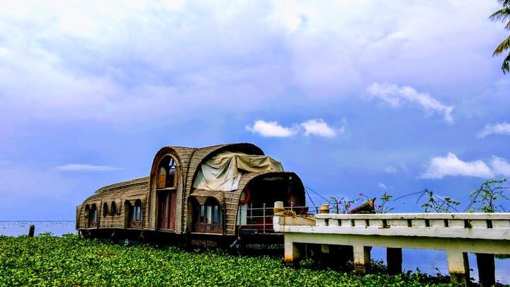 Alappy house boat