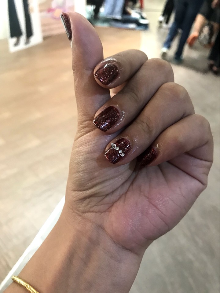 nails