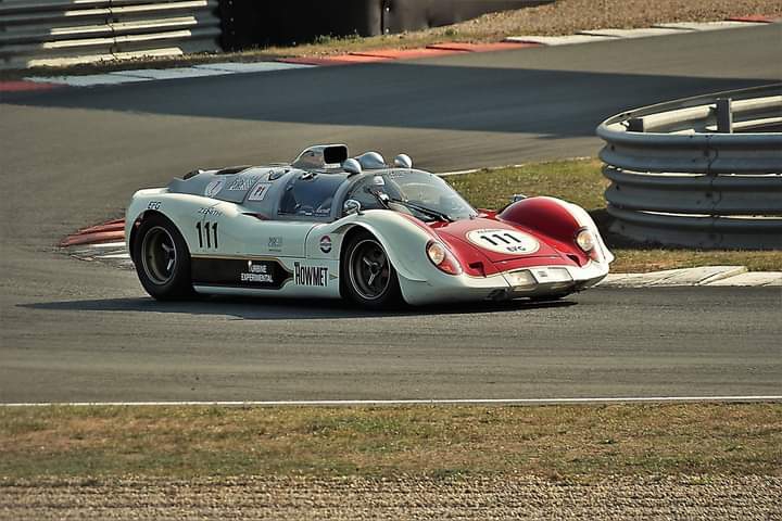 500 Ferrari contre le cancer