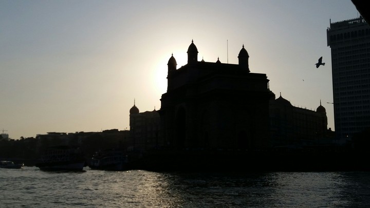 one evening....shot...gate way of india sea..just clicked