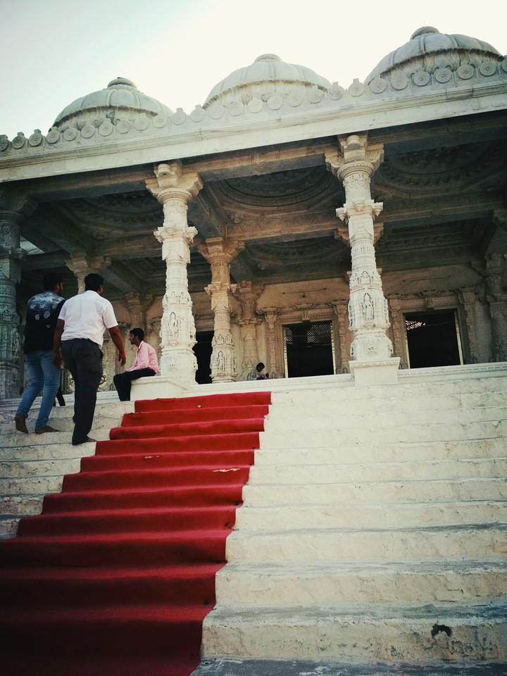 red white royal carpet