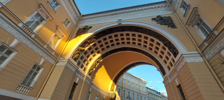 arch on the palace square