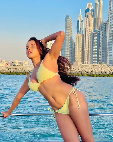 ταπετσαρίες brassiere, Water