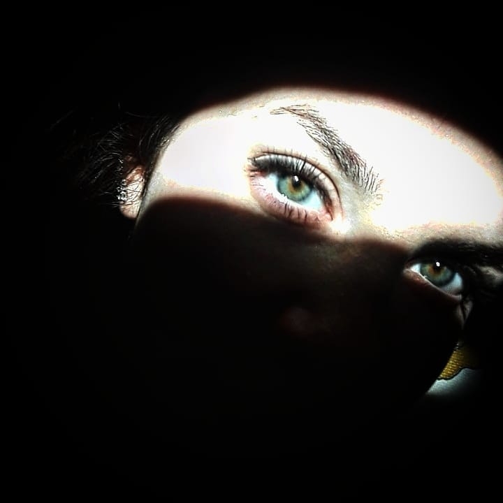 Can u look into my eyes and tell me no lies ?