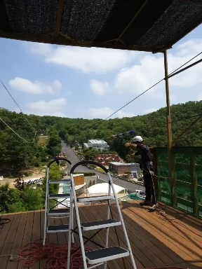 집라인타다