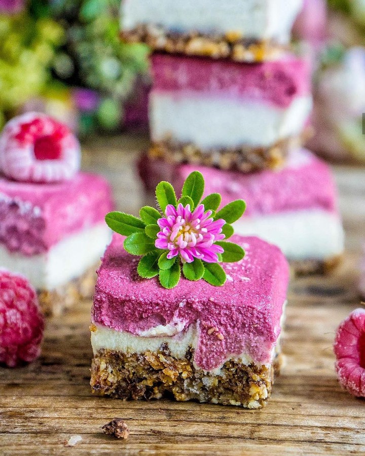 Raw cake